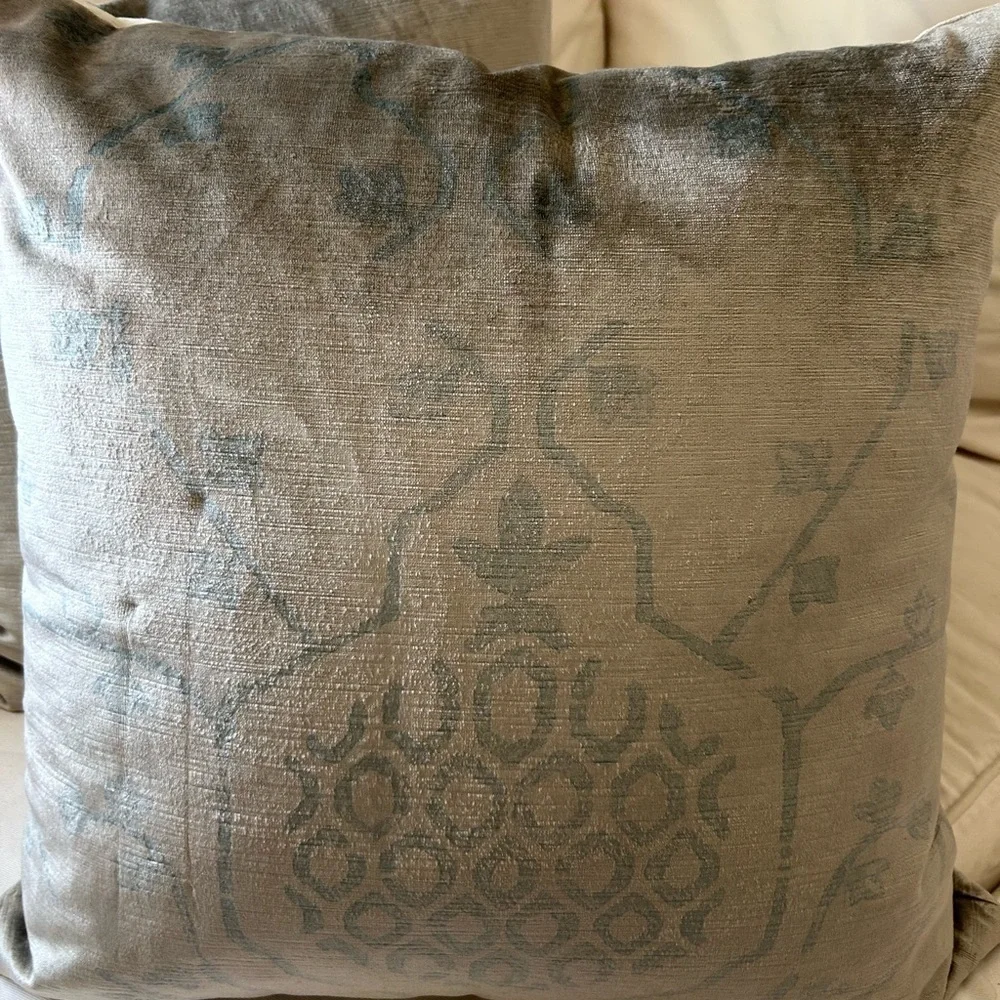 2 VELVET OUSHAK VINE PILLOW- SQUARE